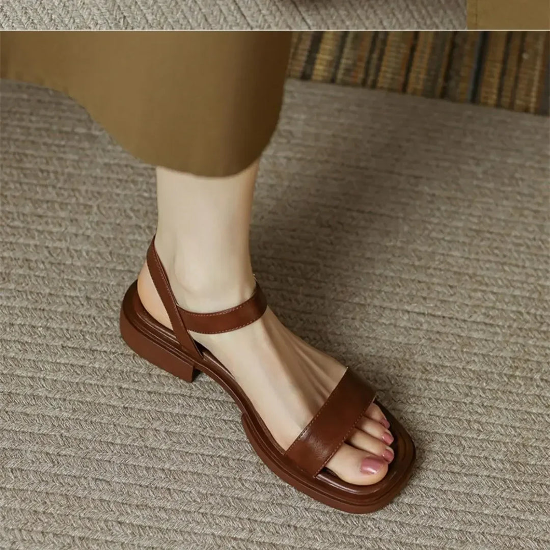 Stijlvolle Dames Sandalen met Lage Hak en Band