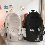 Grote schoolrugzak met sleutelhanger en decoratieve speldjes