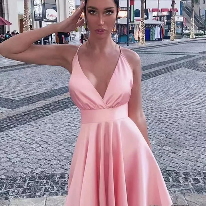 Zwevende Cocktailjurk met V-hals
