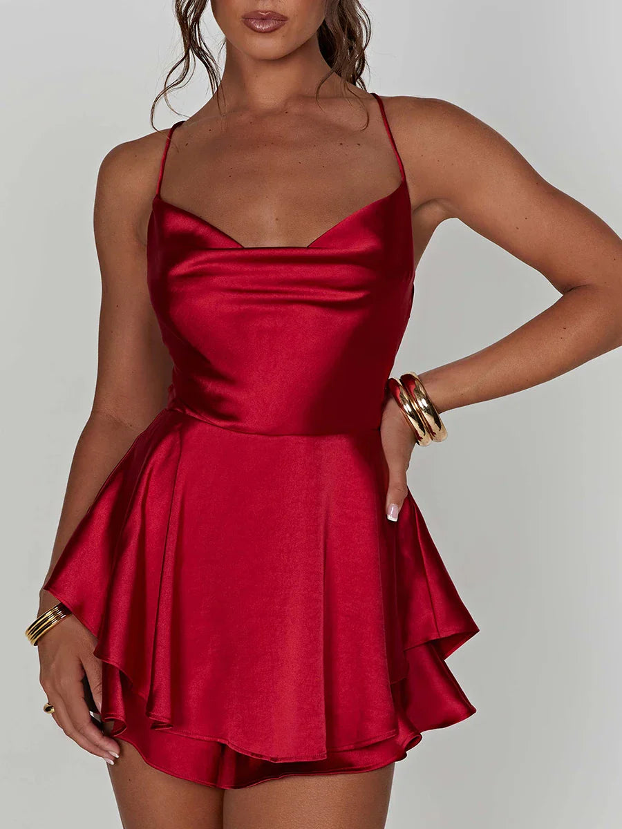 Satijnen dames jumpsuit jurk met ruches en strikdetail op de rug
