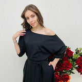 Elegante dames midi-jurk met blote schouder en riem
