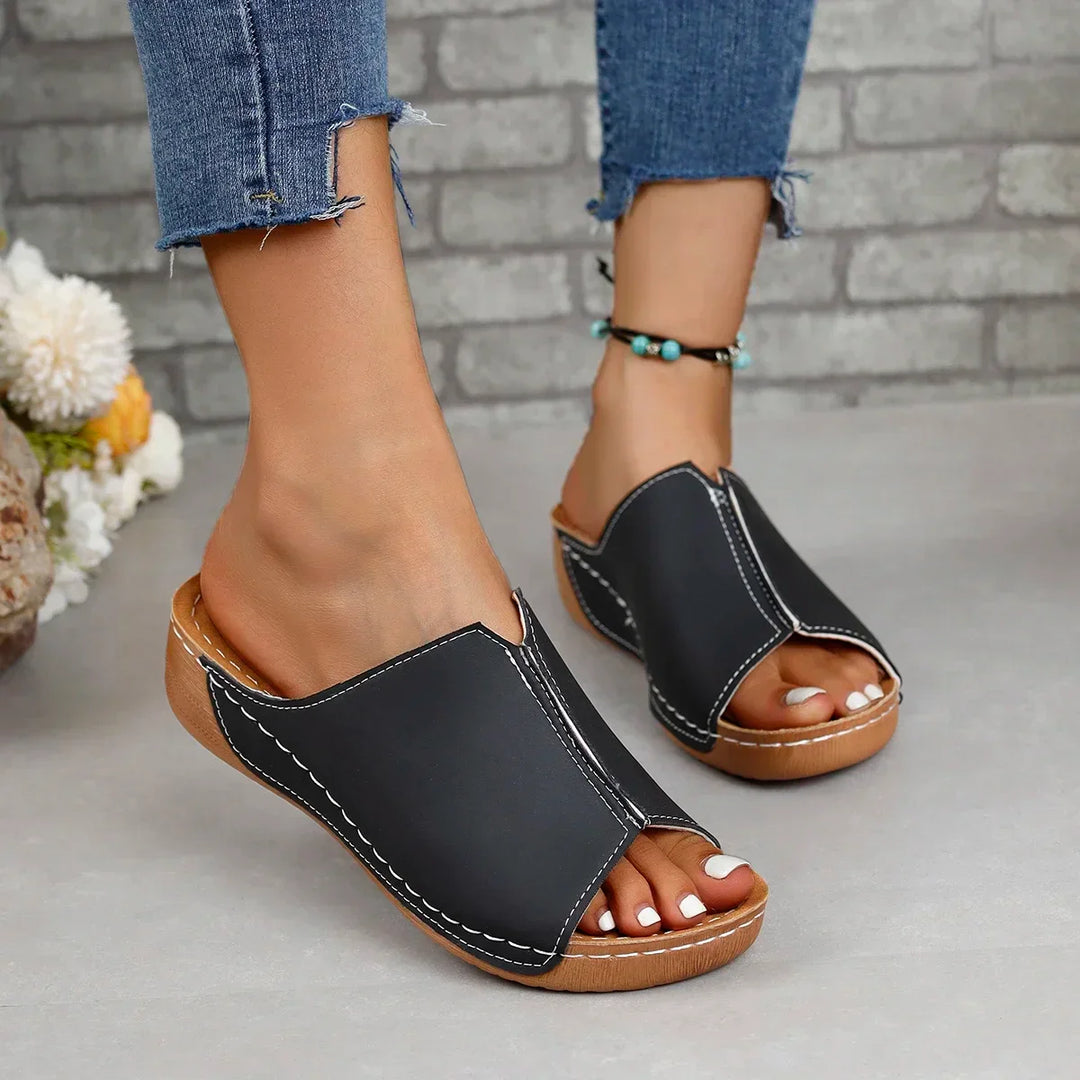 Leren orthopedische dames sandalen op een platform