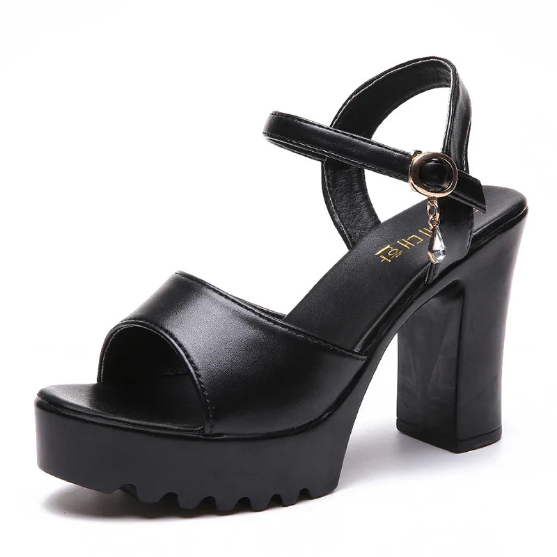 Elegante dames sandalen met hoge hak en decoratieve gesp