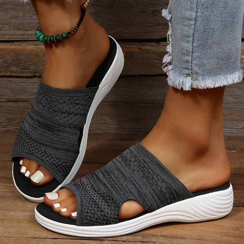 Comfortabele orthopedische dames sandalen van elastisch materiaal