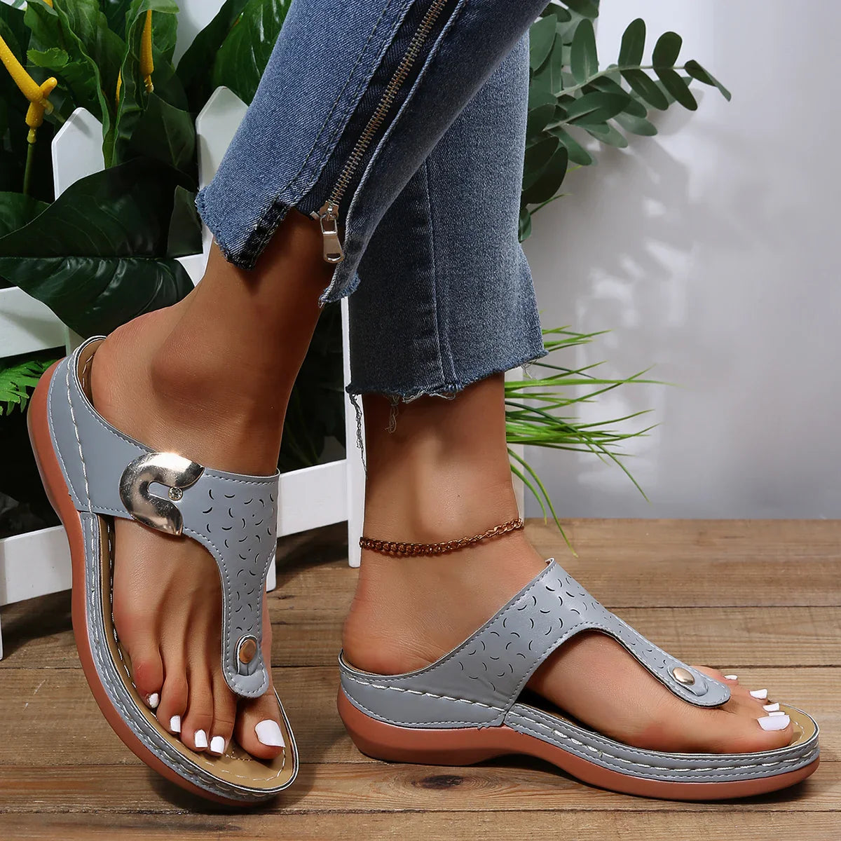 Dames orthopedische sandalen met metallic afwerking