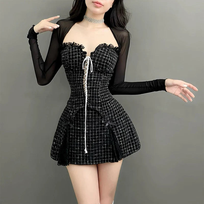 Gothische Mini-jurk met Lange Transparante Mouwen en Corsetbinding