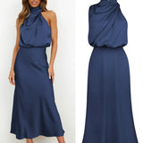 Elegante satijnen midi-jurk met asymmetrische halslijn