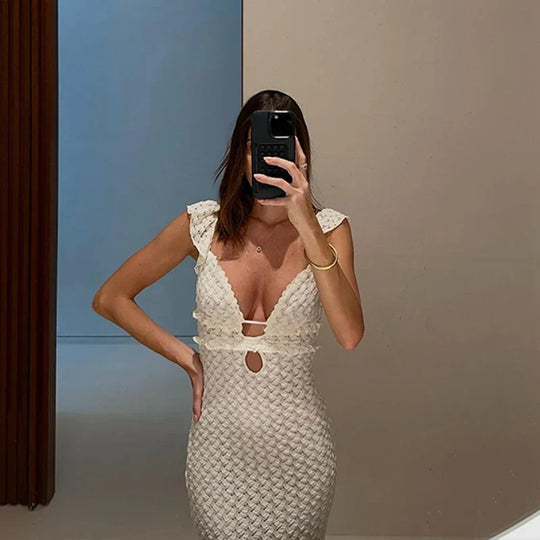 Sensuele maxi-jurk met diepe decolleté en luchtig patroon