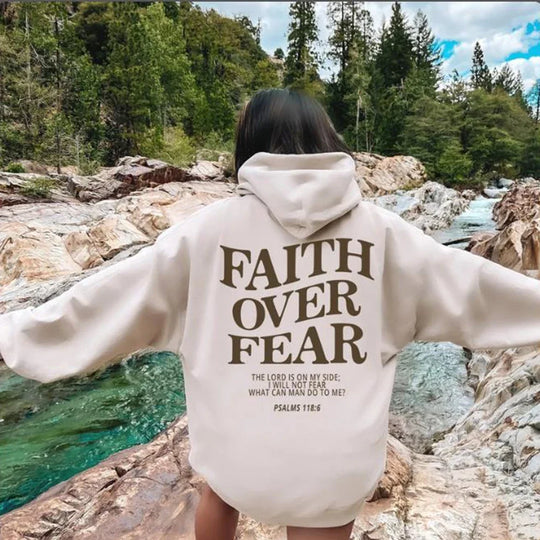 Dames Oversized Hoodie met Faith Over Fear Bijbelvers Print