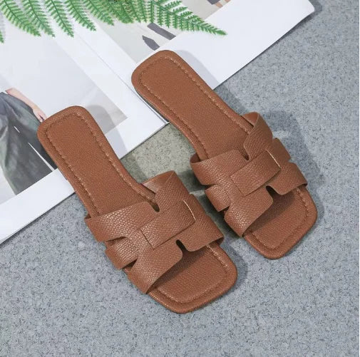 Stijlvolle dames sandalen met platte zool en gekruiste banden
