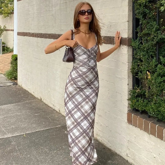 Elegante maxi-jurk met spaghettibandjes en een ruitpatroon