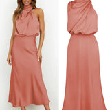 Elegante satijnen midi-jurk met asymmetrische halslijn