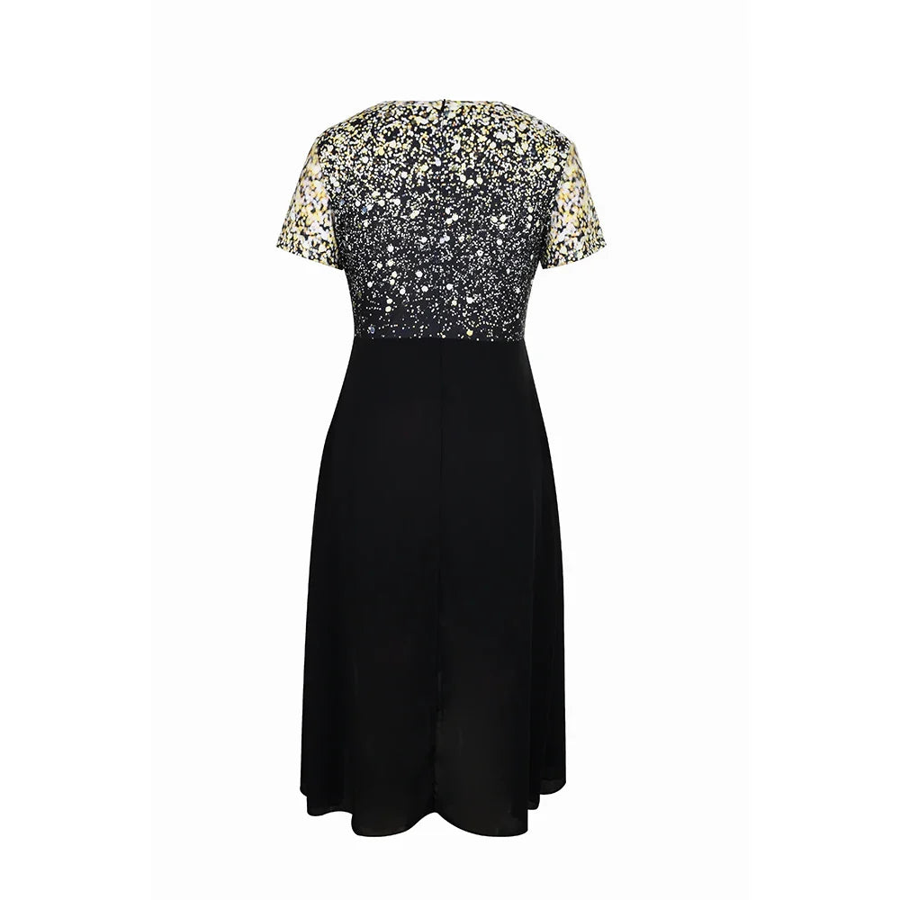 Elegante zomerjurk met kanten bovenstuk en uitlopende rok