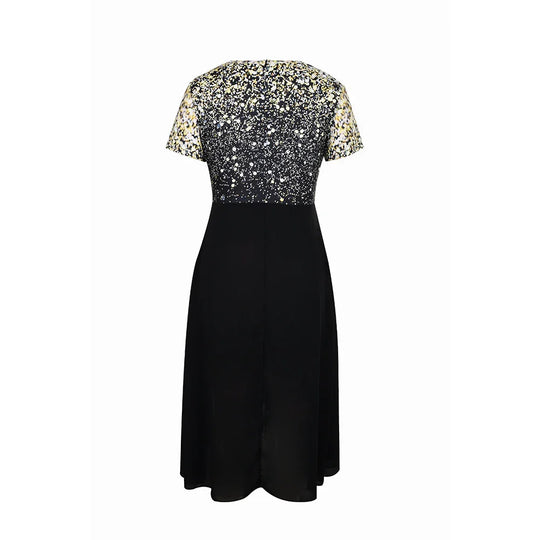 Elegante zomerjurk met kanten bovenstuk en uitlopende rok