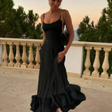 Elegante midi-jurk met spaghettibandjes en ruches