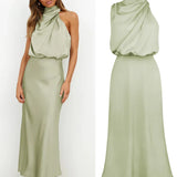 Elegante satijnen midi-jurk met asymmetrische halslijn