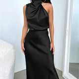 Elegante satijnen midi-jurk met asymmetrische halslijn