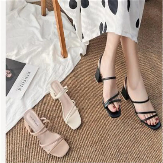 Elegante dames sandalen met hak en meerdere bandjes ontwerp
