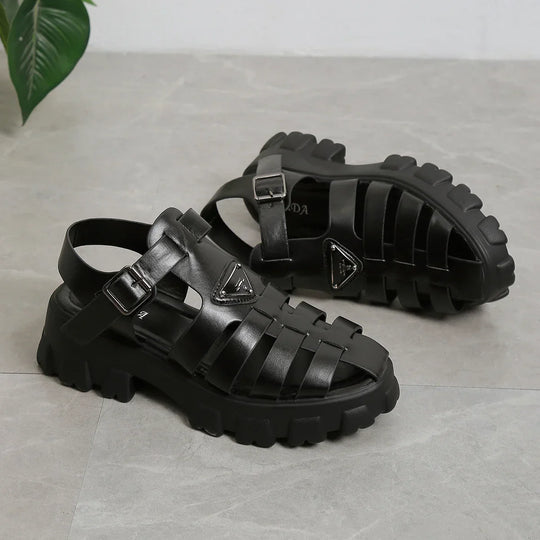 Dames gladiator sandalen op een dikke zool