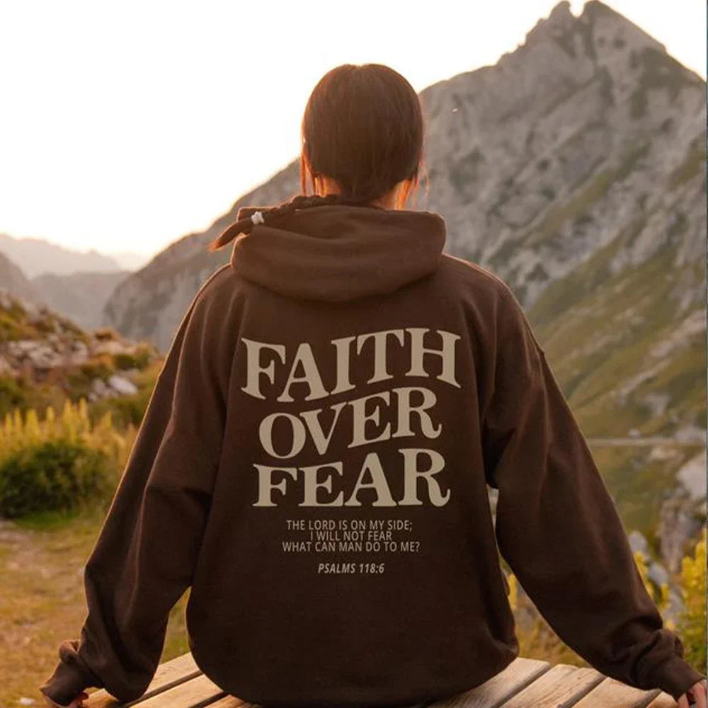 Dames Oversized Hoodie met Faith Over Fear Bijbelvers Print