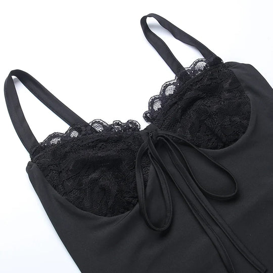 Dames strakke mini jurk met spaghettibandjes en kantafwerking