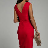 Elegante cocktailjurk met plooien en een split