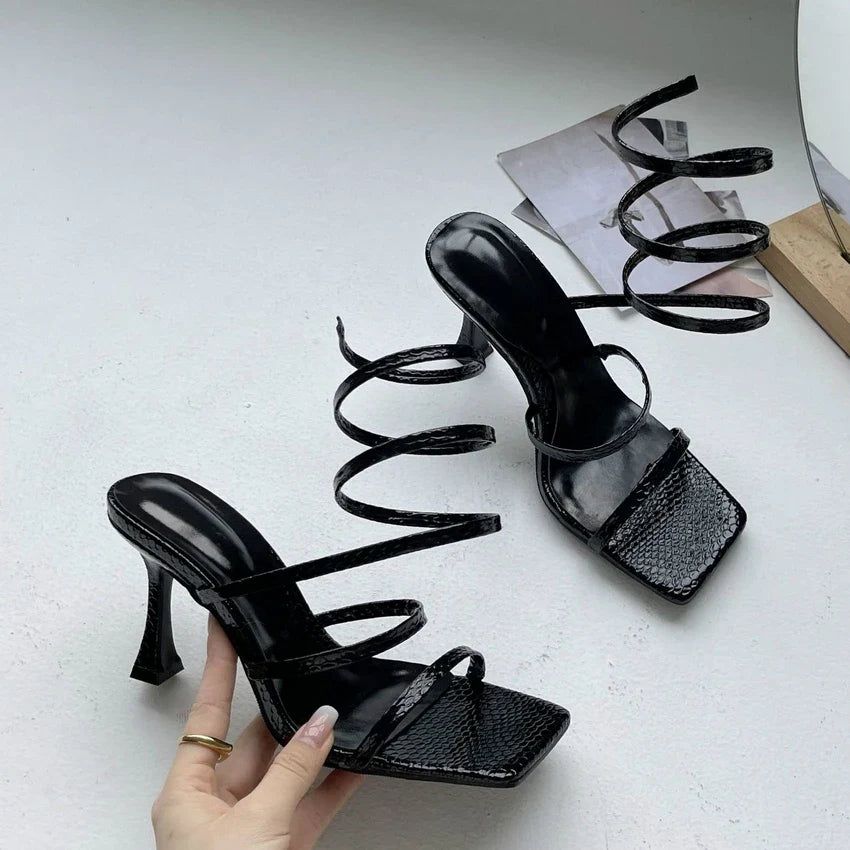 Luxe dames sandalen met hak en gouden banden