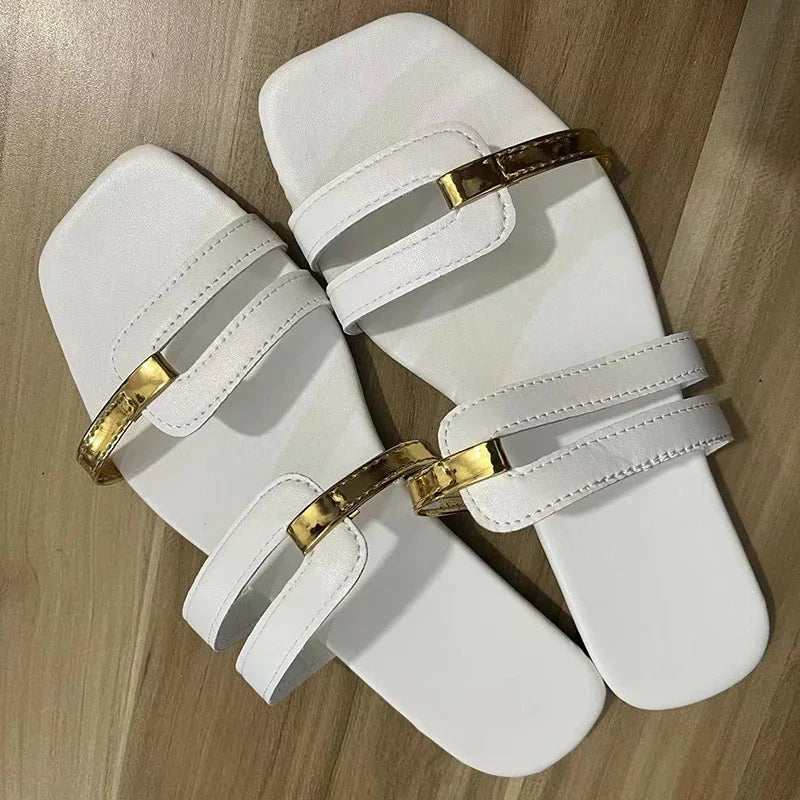 Stijlvolle dames sandalen met metalen gespen