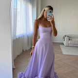 Elegante midi-jurk met spaghettibandjes en ruches