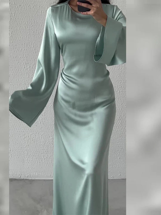 Elegante Satijnen Avondjurk met Uitlopende Mouwen