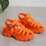 Dames gladiator sandalen op een dikke zool
