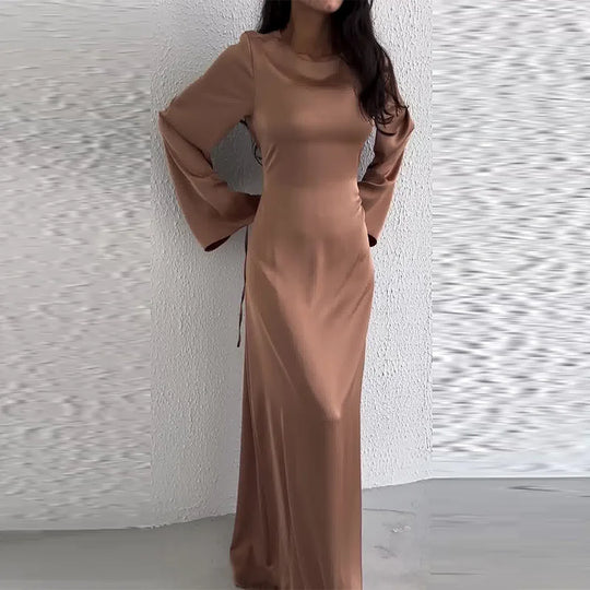 Elegante Satijnen Avondjurk met Uitlopende Mouwen