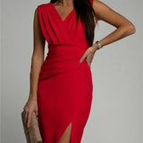 Elegante cocktailjurk met plooien en een split