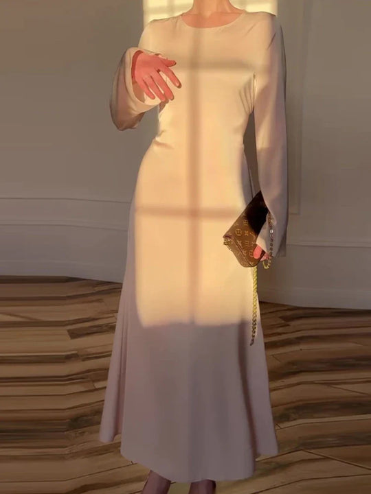 Elegante Satijnen Avondjurk met Uitlopende Mouwen