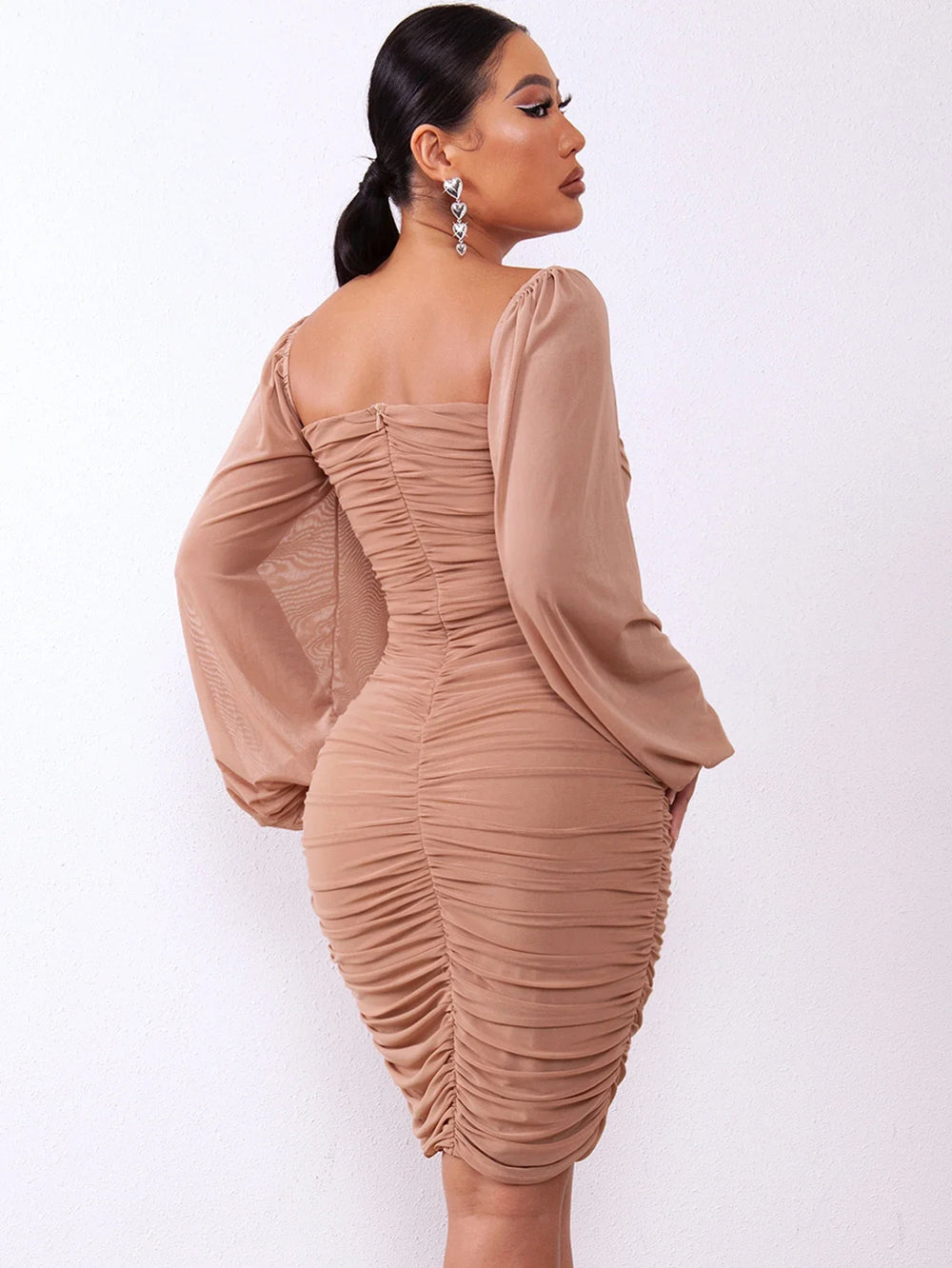 Elegante pencil jurk met plooien en pofmouwen
