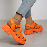 Dames gladiator sandalen op een dikke zool