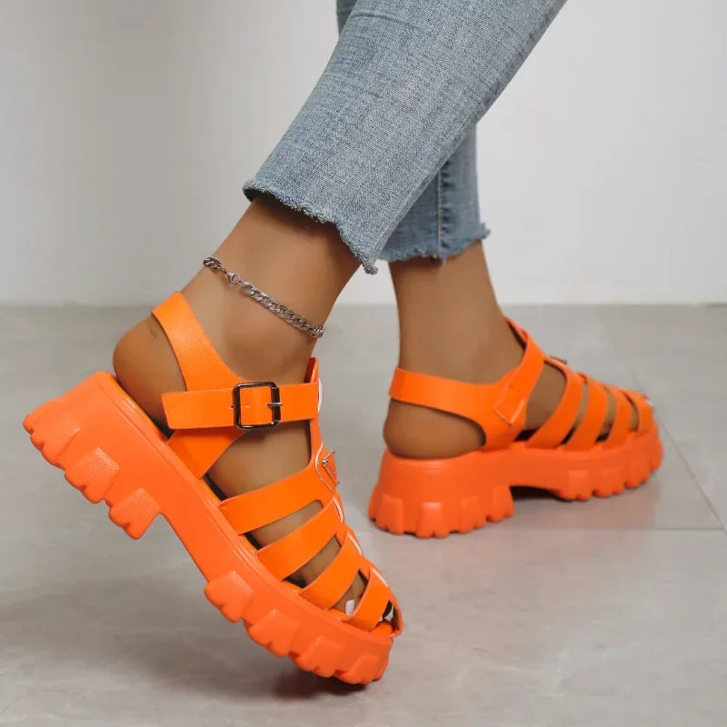 Dames gladiator sandalen op een dikke zool