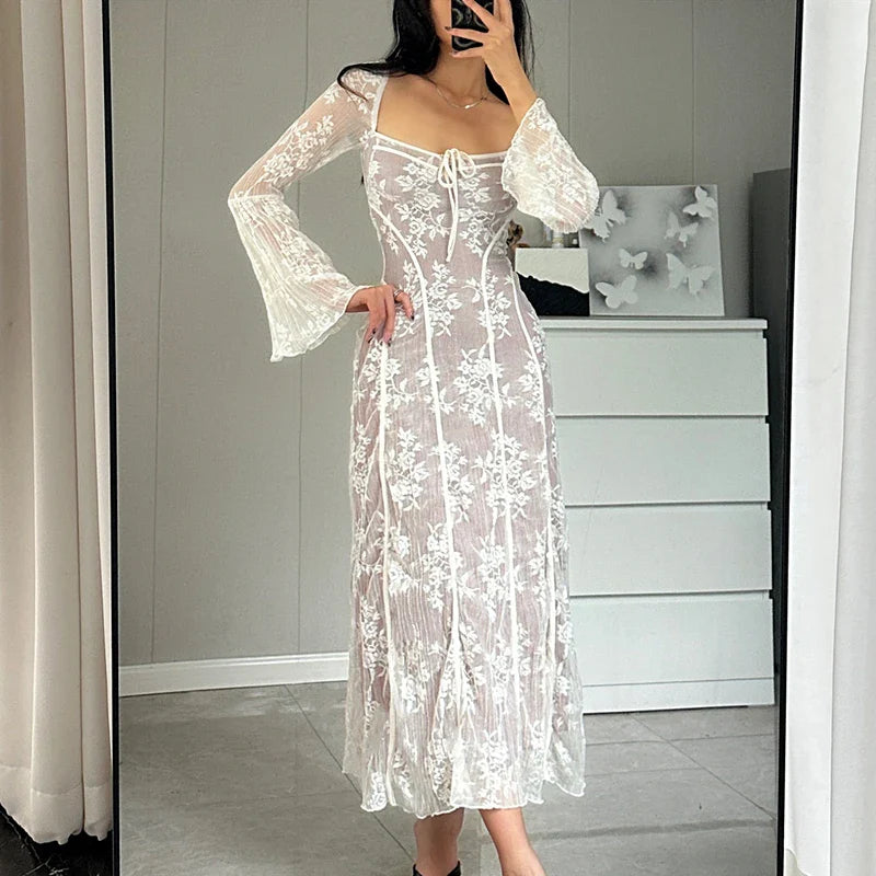 Elegante kanten midi-jurk met lange mouwen