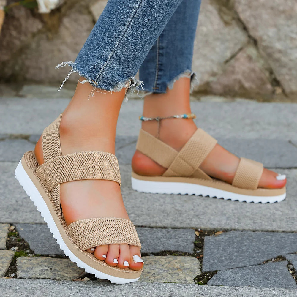 Dames sandalen op sportieve zool met textiele banden
