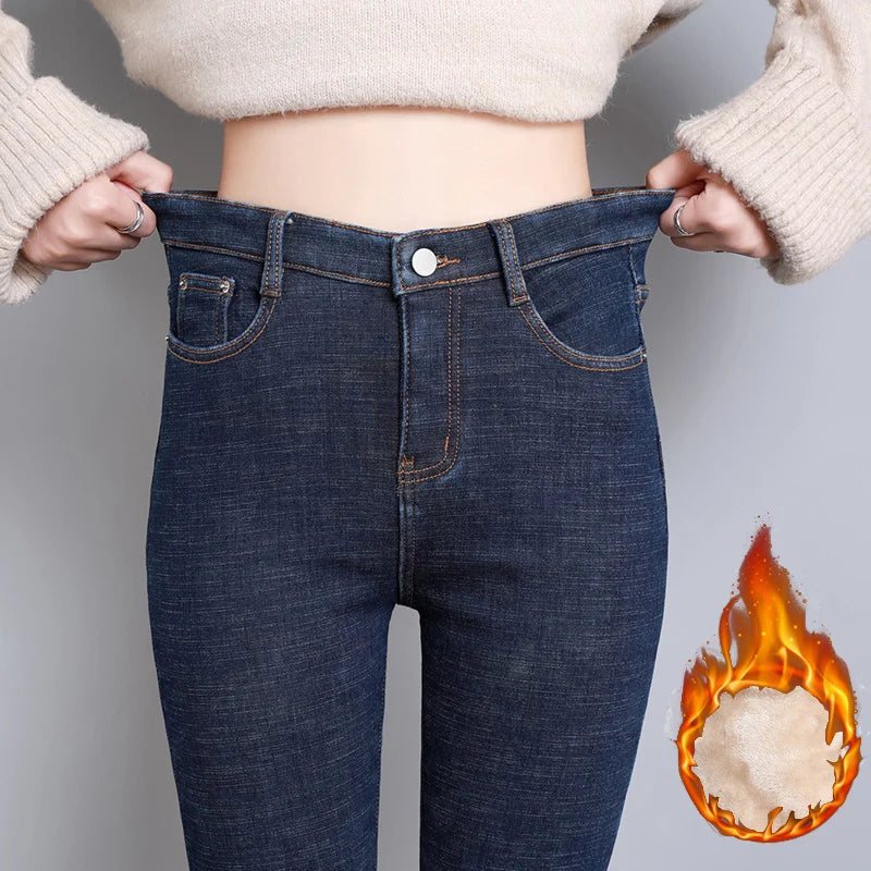 Dames verwarmde jeans voor de winter