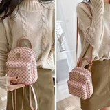 Kleine elegante damesrugzak met een trendy patroon