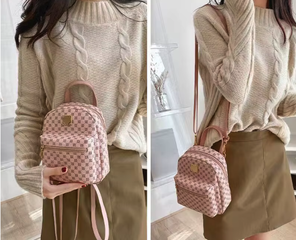 Kleine elegante damesrugzak met een trendy patroon