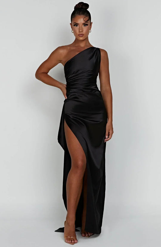 Elara - Luxe Satijnen One-Shoulder Splitjurk