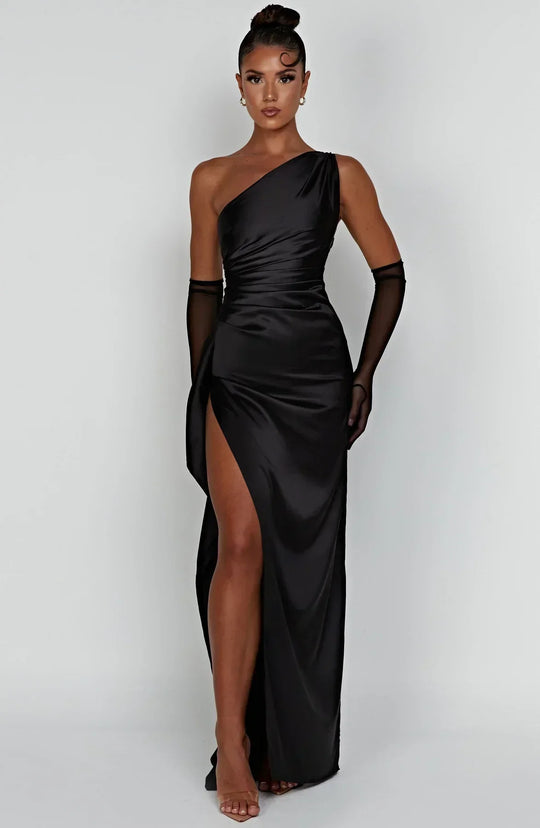 Elara - Luxe Satijnen One-Shoulder Splitjurk