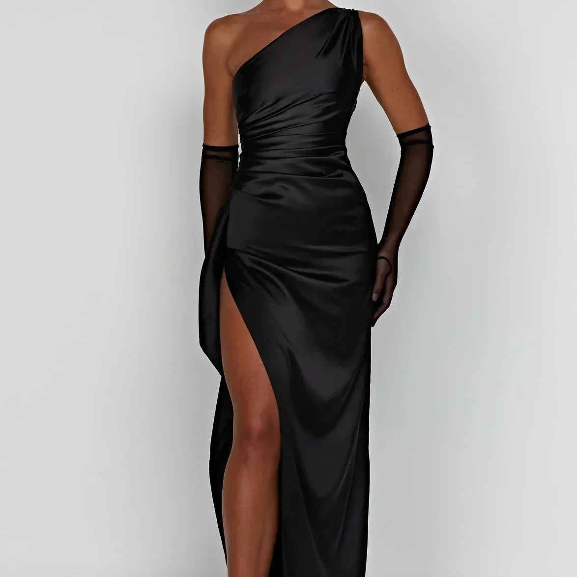 Satijnen One-Shoulder Avondjurk met Split – Elegant & Verleidelijk