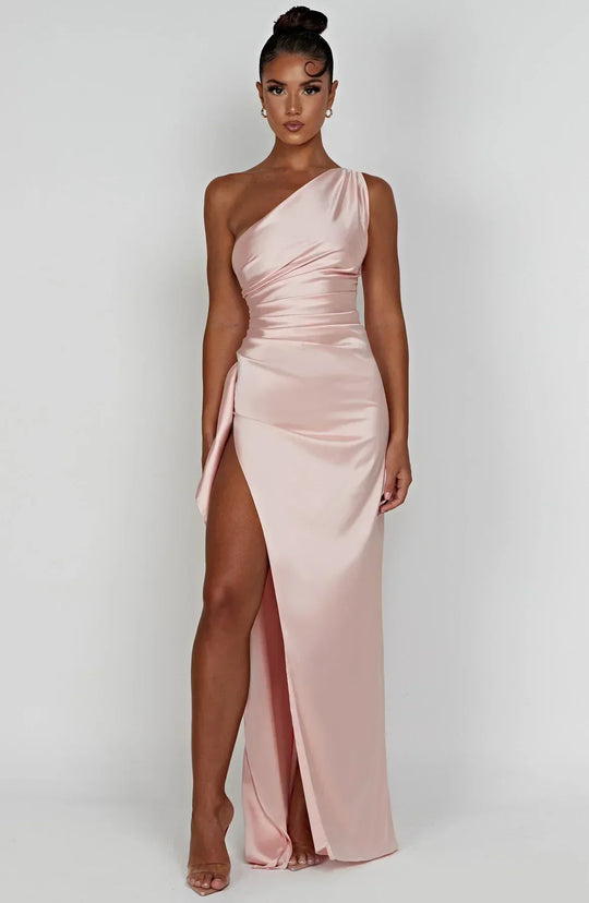 Elara - Luxe Satijnen One-Shoulder Splitjurk