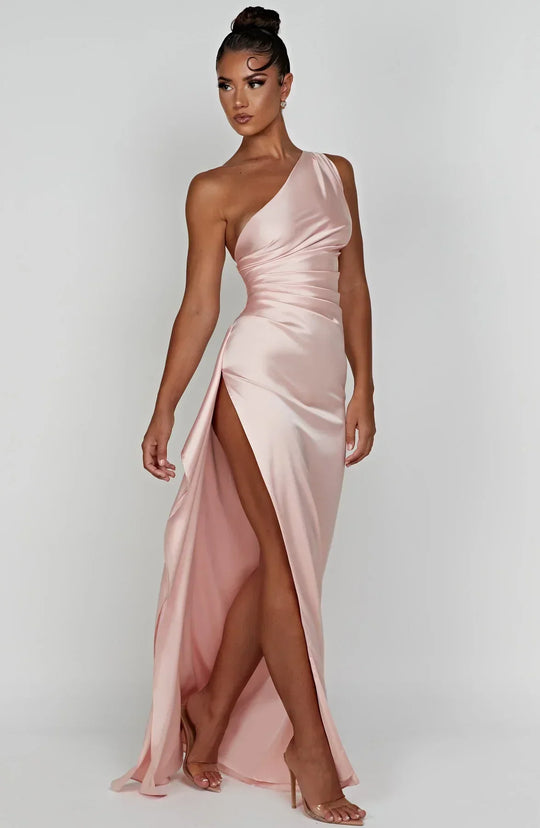 Satijnen One-Shoulder Avondjurk met Split – Elegant & Verleidelijk
