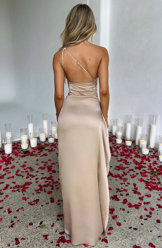 Satijnen One-Shoulder Avondjurk met Split – Elegant & Verleidelijk