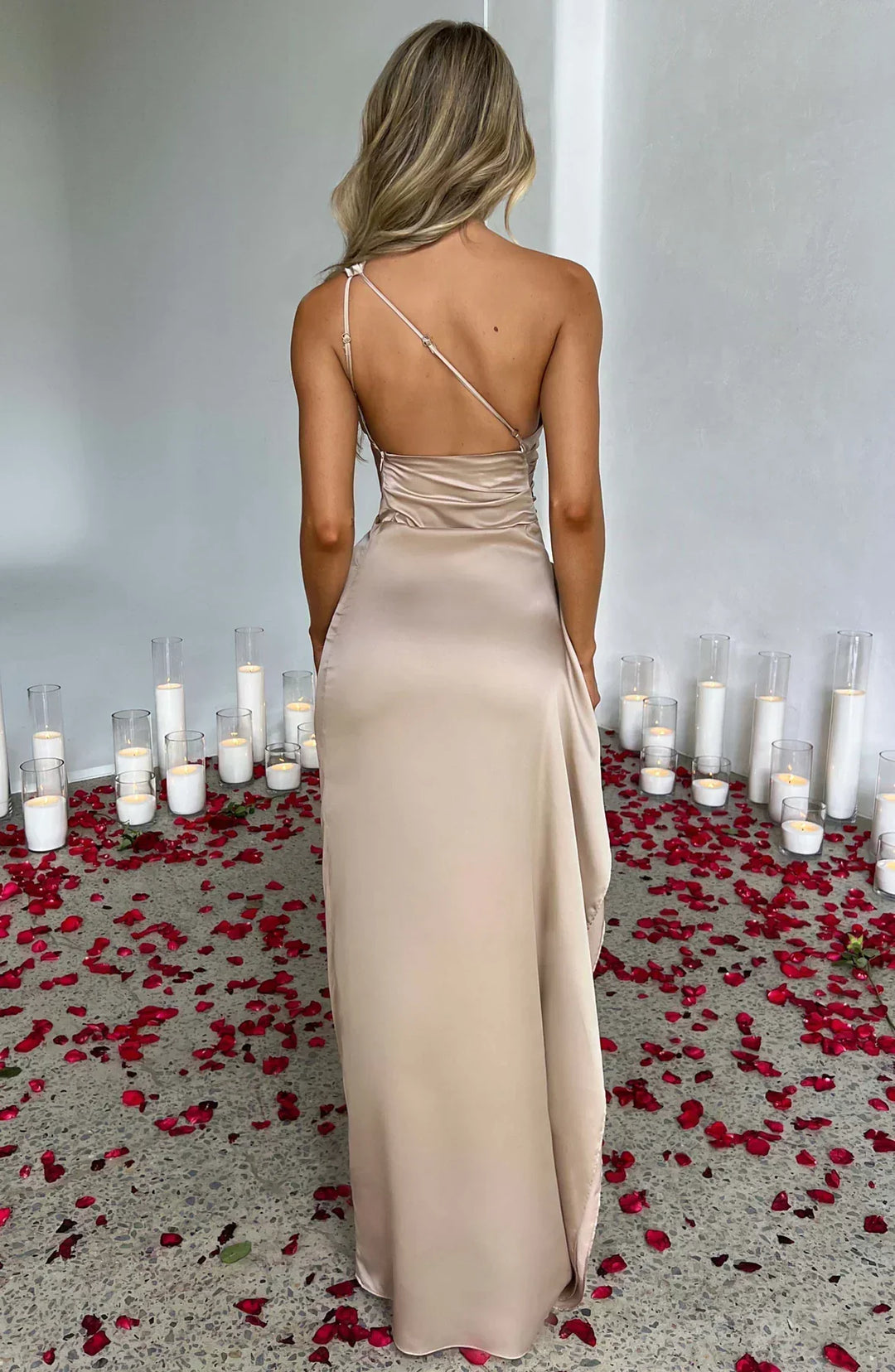 Elara - Luxe Satijnen One-Shoulder Splitjurk