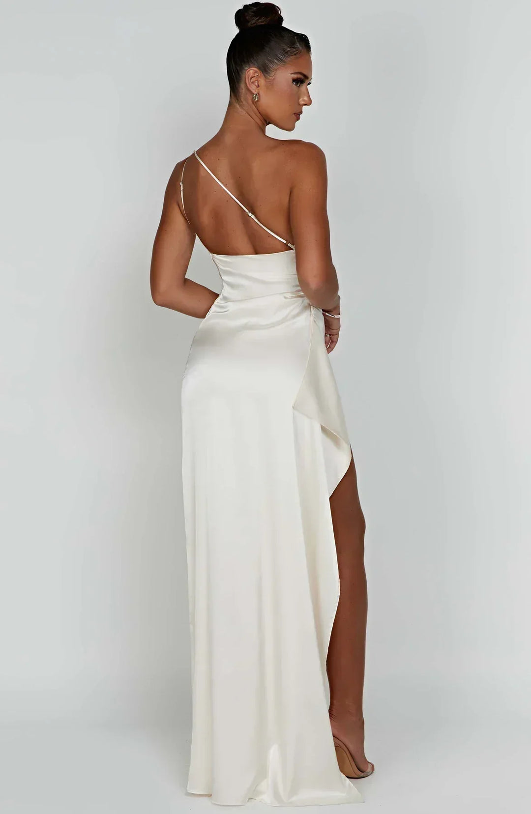 Elara - Luxe Satijnen One-Shoulder Splitjurk